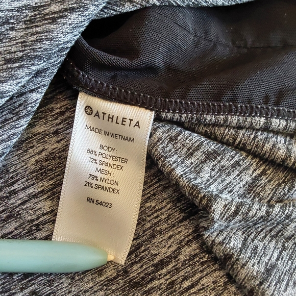 🌺 Like New Athleta Lightweight Hoodie/Running Shirt - Picture 11 of 12